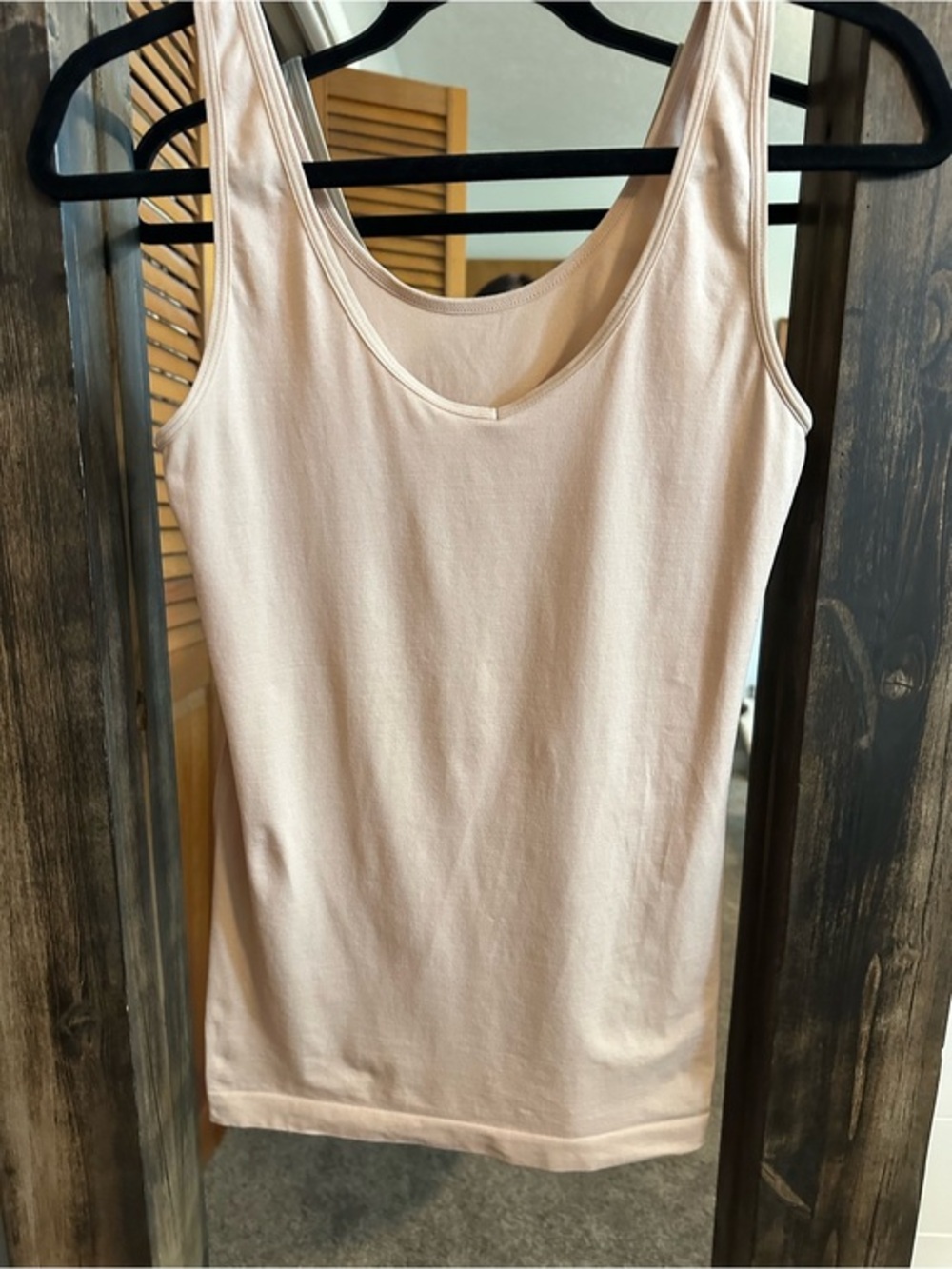 Ellen Tracy Essentials Nude Seamless Tank Top Size Large Stretch Layering Basic